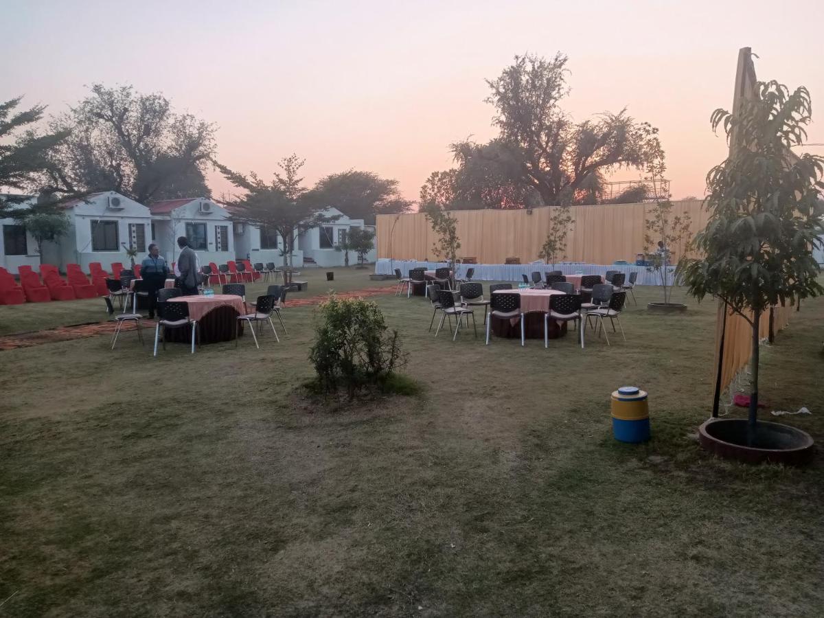 Athitya Hotel And Resort Sikar 외부 사진